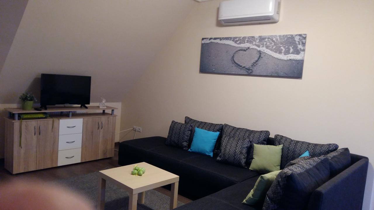 Tahiti Apartman Hajduszoboszlo Exterior photo