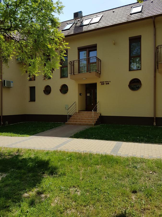 Tahiti Apartman Hajduszoboszlo Exterior photo