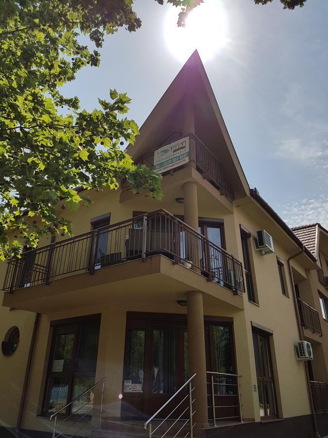 Tahiti Apartman Hajduszoboszlo Exterior photo
